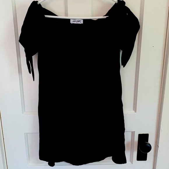 Black Off the Shoulder Tie-Sleeve Dress - Picture 2 of 3